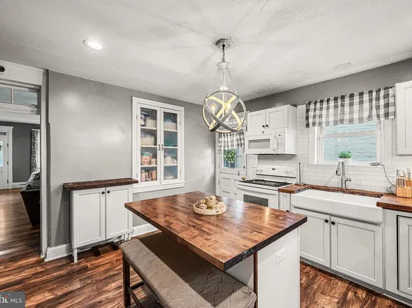 1203 Old Swede Rd, Douglassville, PA 19518
