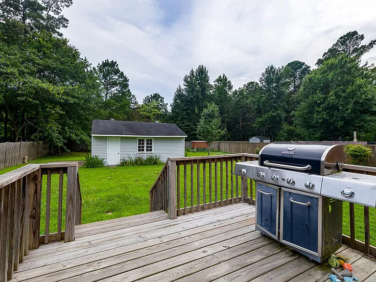 1104 Washington Dr — Photo 33