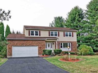 2212 Lynnwood Dr, Niskayuna, NY 12309