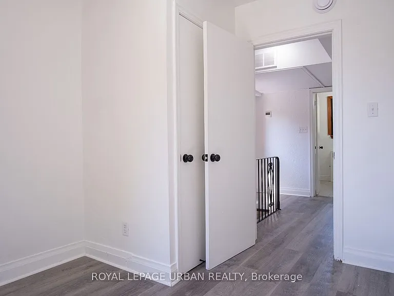 14 Camrose Cres — Photo 15