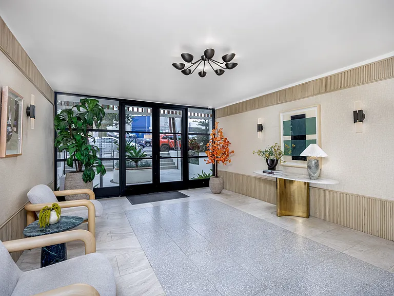 West Brent Apartments — Photo 15