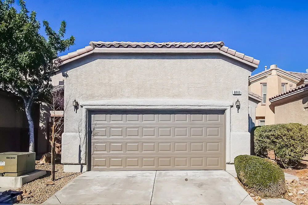 4 bed, 3.0 bath, 1944 sqft, $2,370 — Photo 1