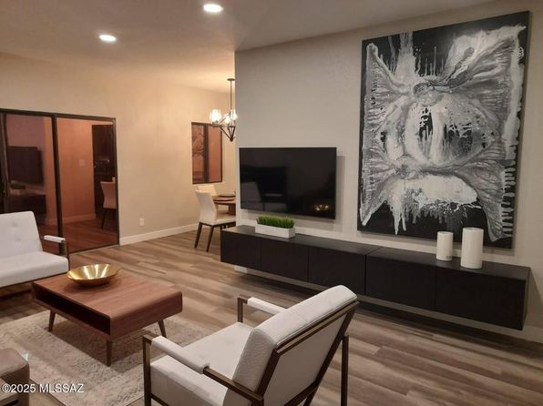 5500 N Valley View Rd UNIT 210