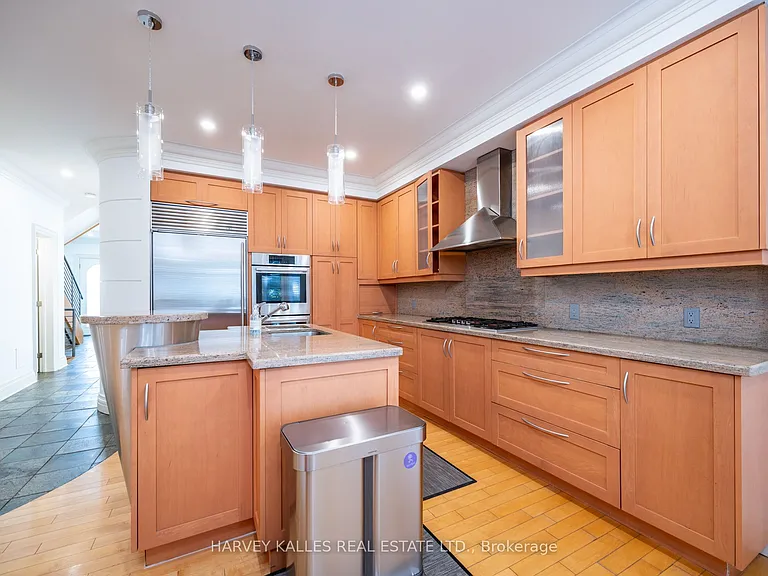 495 Deloraine Ave — Photo 20