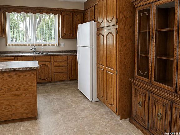 5th image of 407 7th AVENUE E