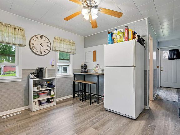 3rd image of 728 W Washington Blvd