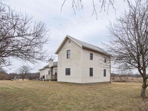 325 South St, Corunna, IN 46730