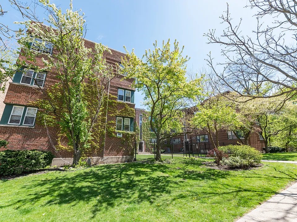 233 Custer Ave #2
