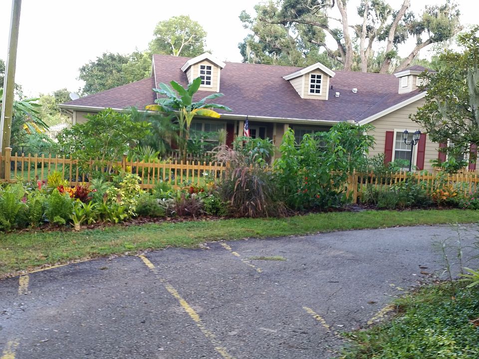 1st image of 302 S Lakeshore Dr