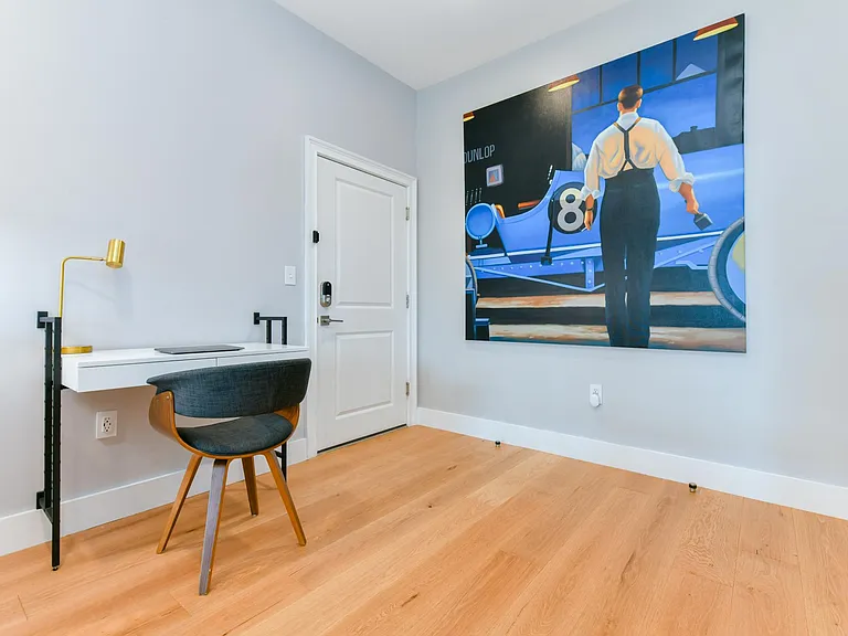 170 W Broadway #204 — Photo 18