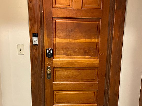 3rd image of 21 N Pennsylvania St APT 3
