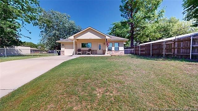 1st image of 1831 Oak Hills Ln