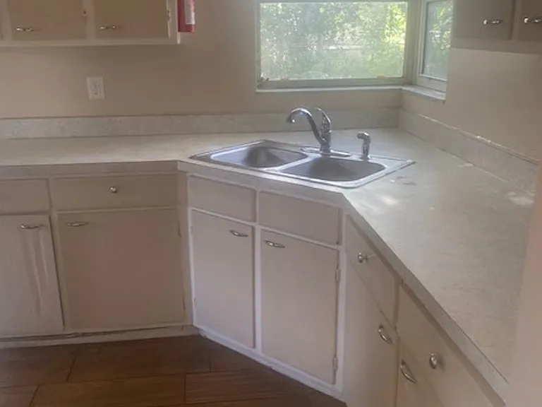 1162 Hampshire Ave — Photo 17