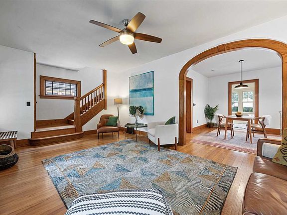 3rd image of 427 Brown St