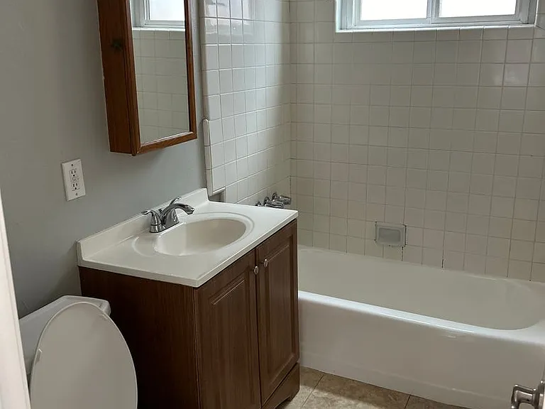 120-126 Date Ave — Photo 11