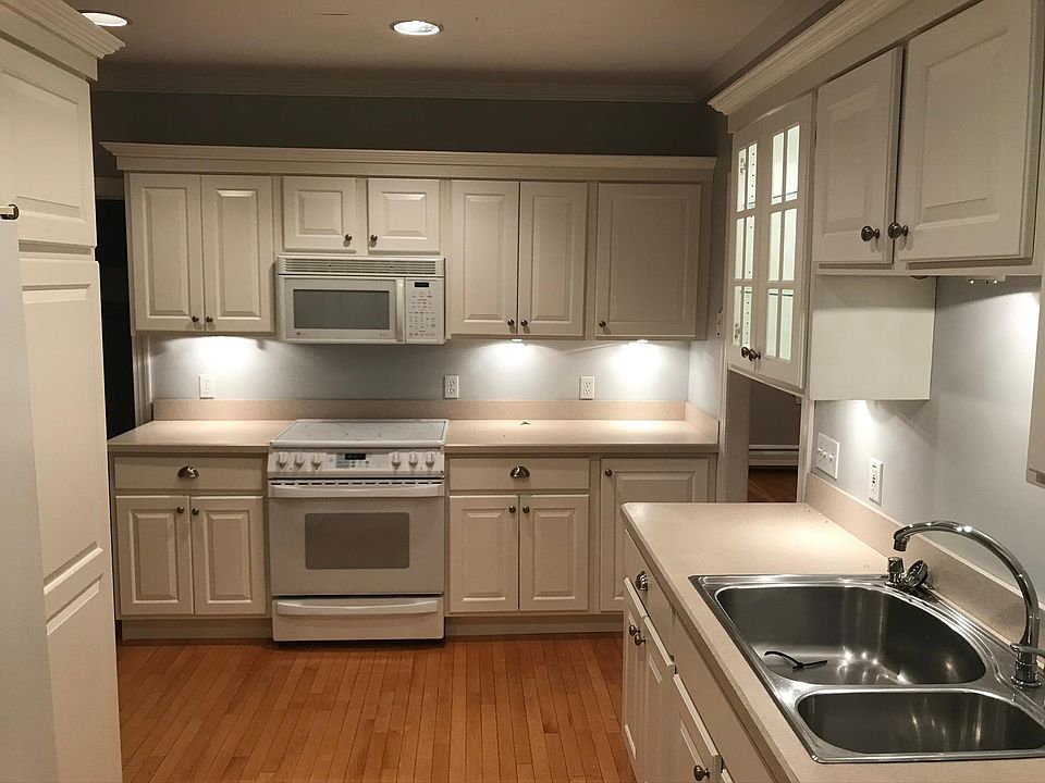 1st image of 123 Elm St #3