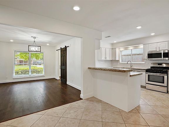 4th image of 1910 Chaparral Dr
