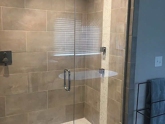 2nd image of 3711 Capilano Dr