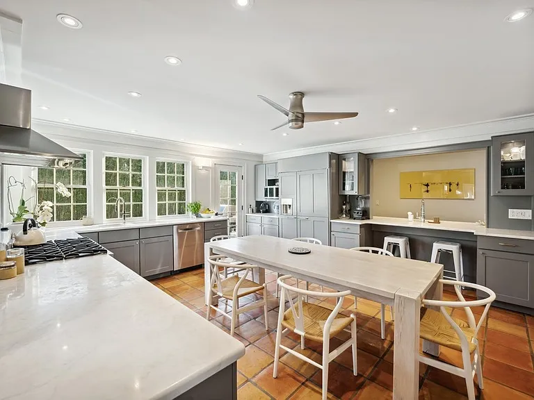 8 Barker Ln — Photo 12