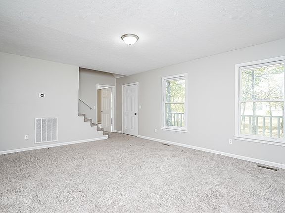 3rd image of 130 Stonegate Dr