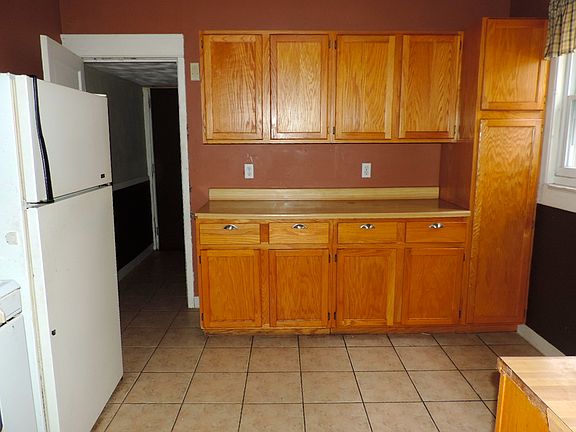 5th image of 221-223 E 31st St