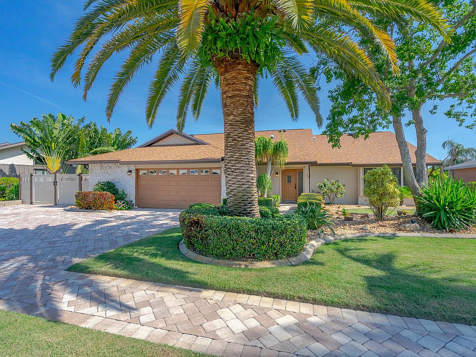 1st image of 210 Cordoba Ct
