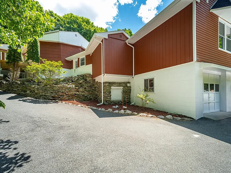 219 Benedict Rd — Photo 3