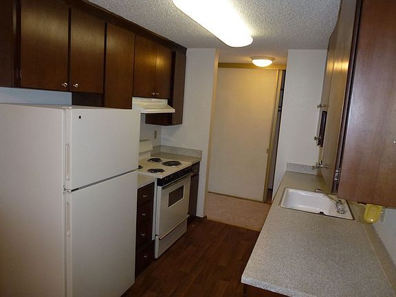 4th image of 104 N 104th St #203