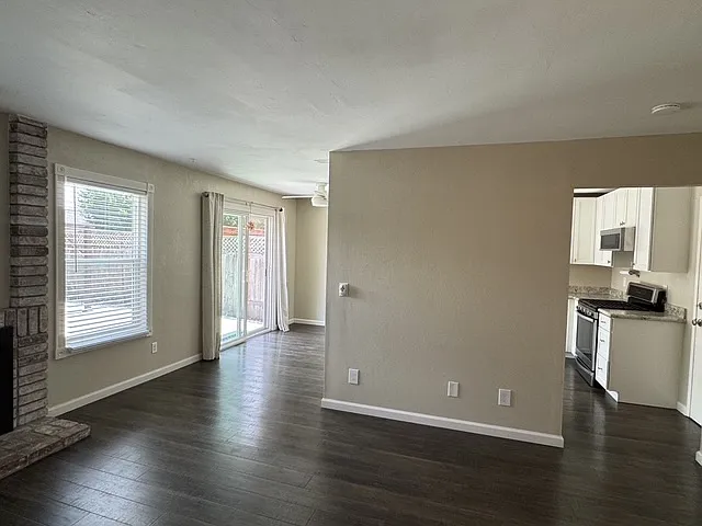 1448 Pleasant St — Photo 7