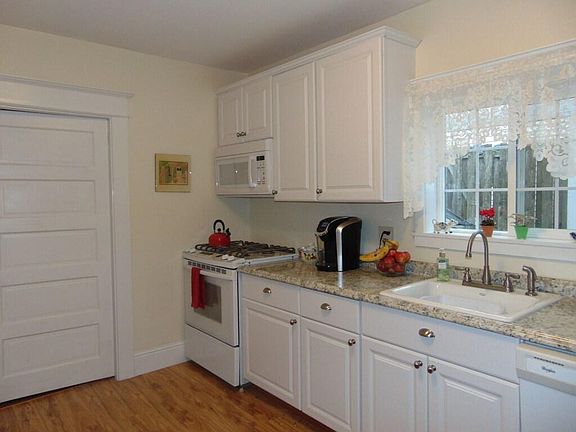 Kitchen with gas range, microwave over range