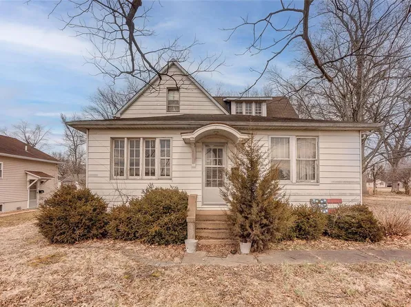 1035 W Main St, Mascoutah, IL 62258