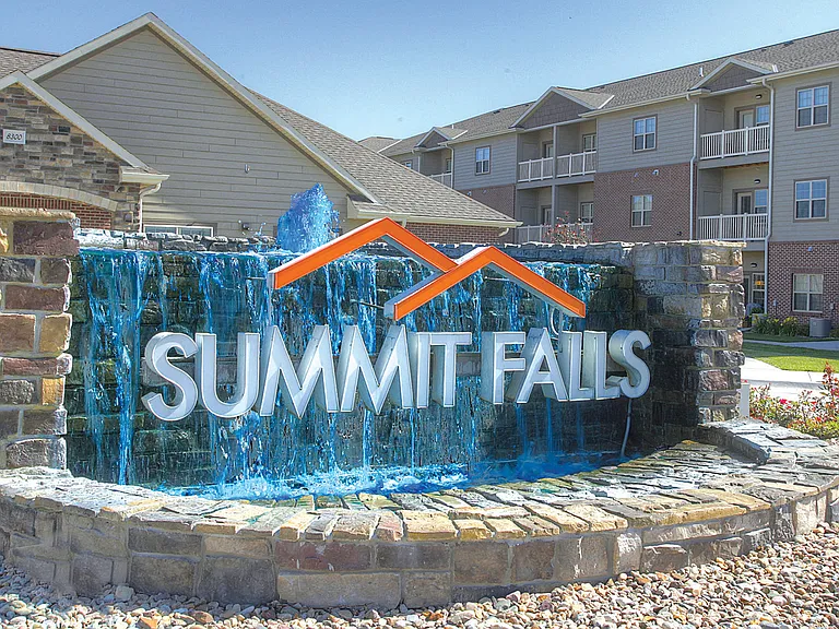 Summit Falls Apartments & Townhomes — Photo 2