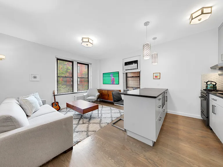 295 W 11th St #2G — Photo 1