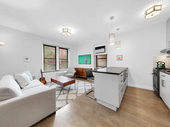 295 West 11th Street image 1 of 6