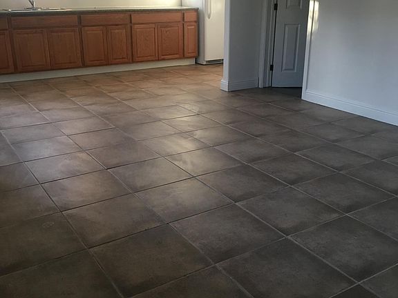 espacio para comedor/sala -space for dining/living room