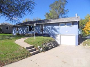 546 W 20th St, Carroll, IA 51401