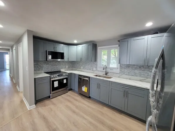 44 Essex St, Framingham, MA 01702