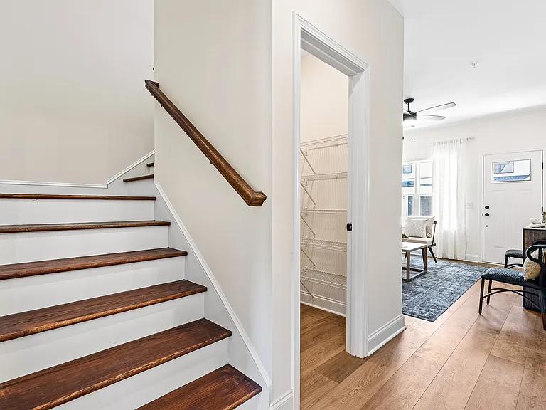 229 Starr Cir — Photo 3