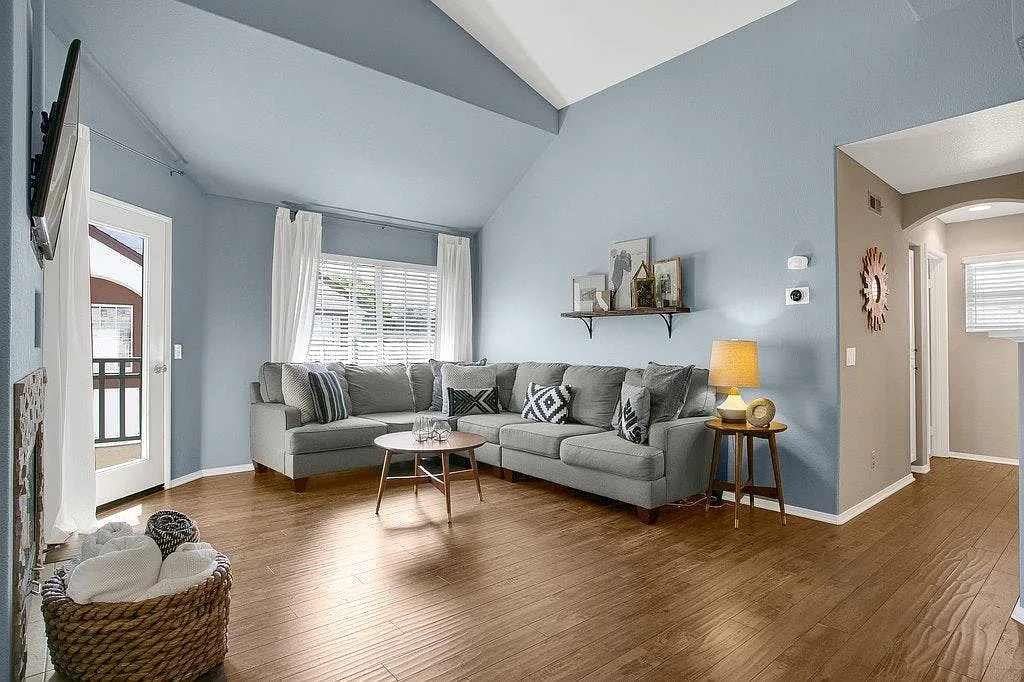 2 bed, 973 sqft, $3,100 — Photo 2