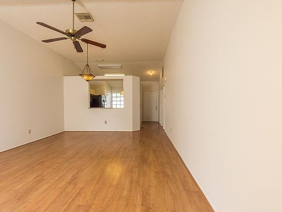 3rd image of 12616 Castle Hill Dr
