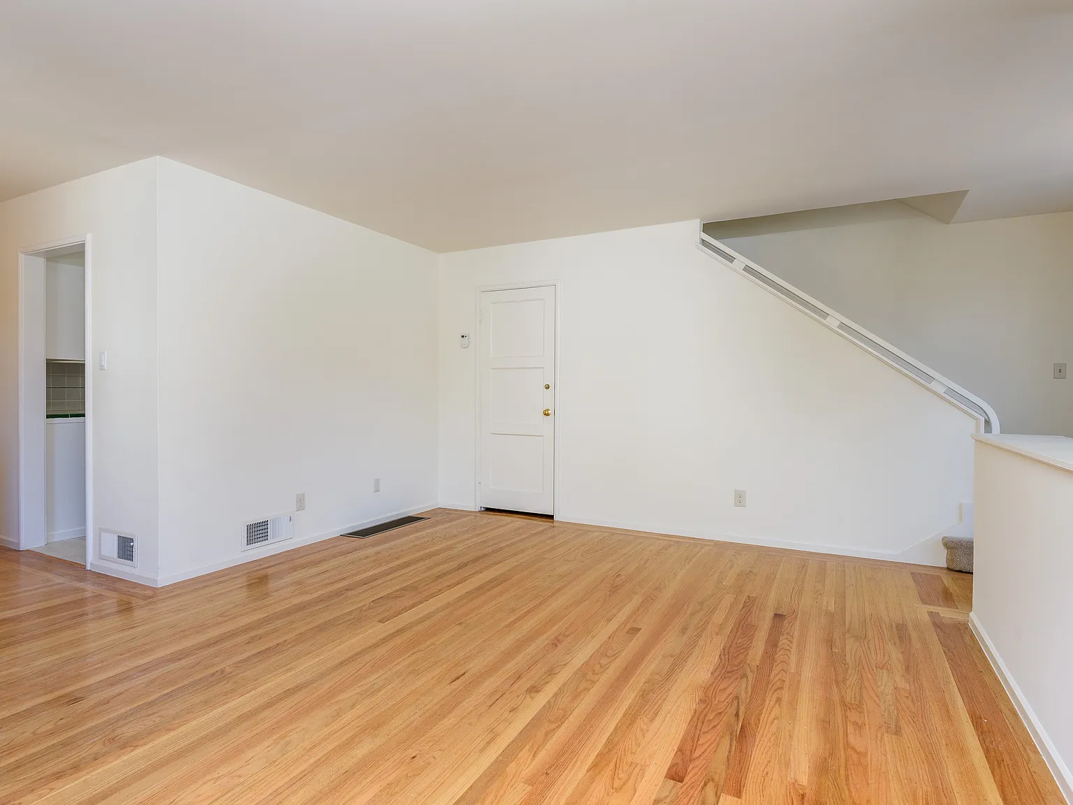 2 bed, 1375 sqft, $4,500 — Photo 2