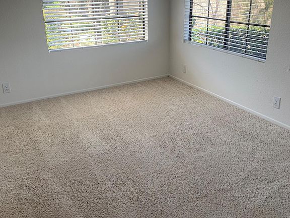 Dinging Room with 4 Windows - A Lot of Natural Light