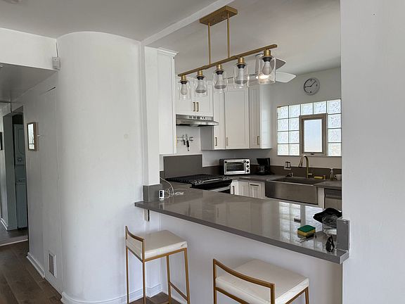 4th image of 39 Westminster Ave #1