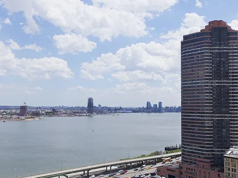 5 Tudor City Pl #1523 — Photo 2