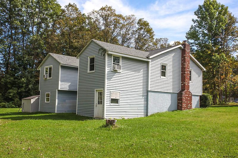 3rd image of 343 MIDDLE GROVE Road