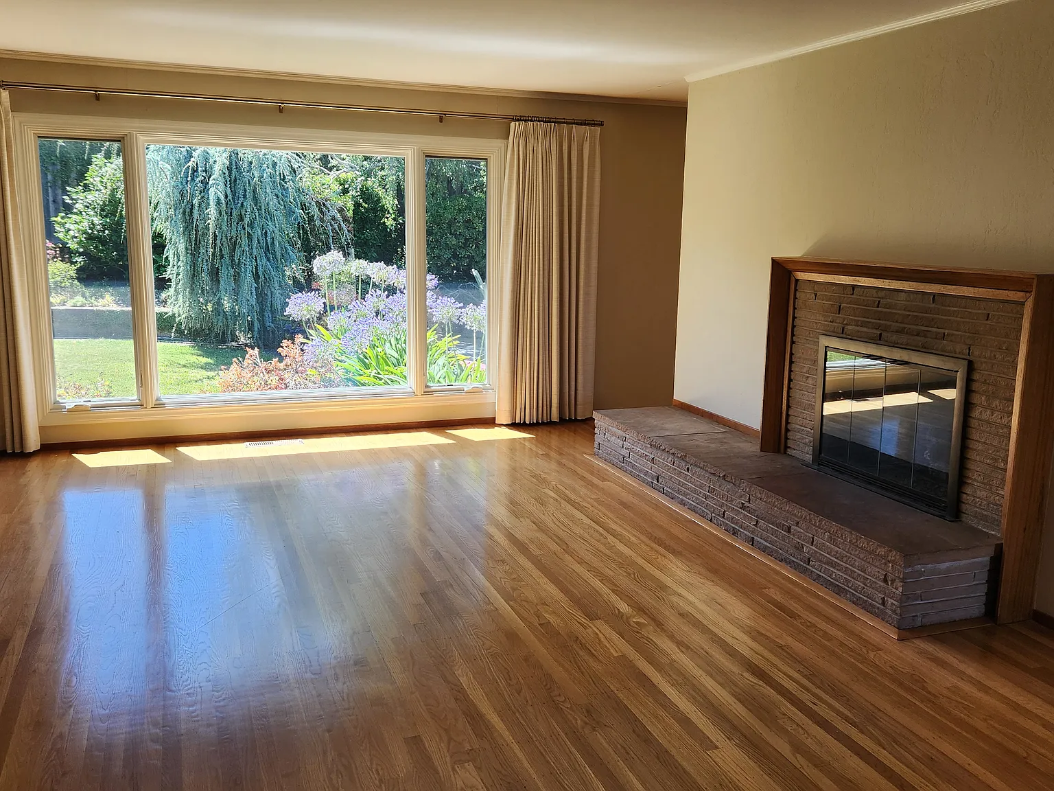 4 bed, 2.5 bath, 1732 sqft, $5,250 — Photo 2
