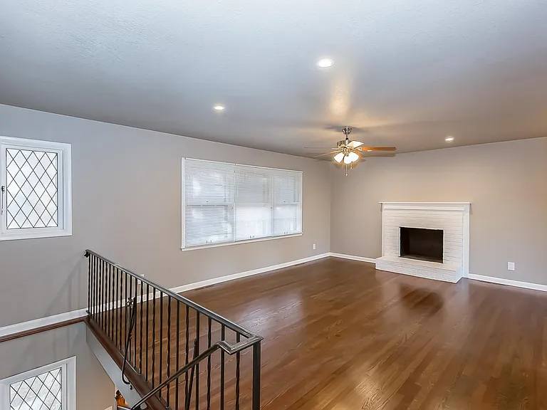 1520 NE 54th St — Photo 3