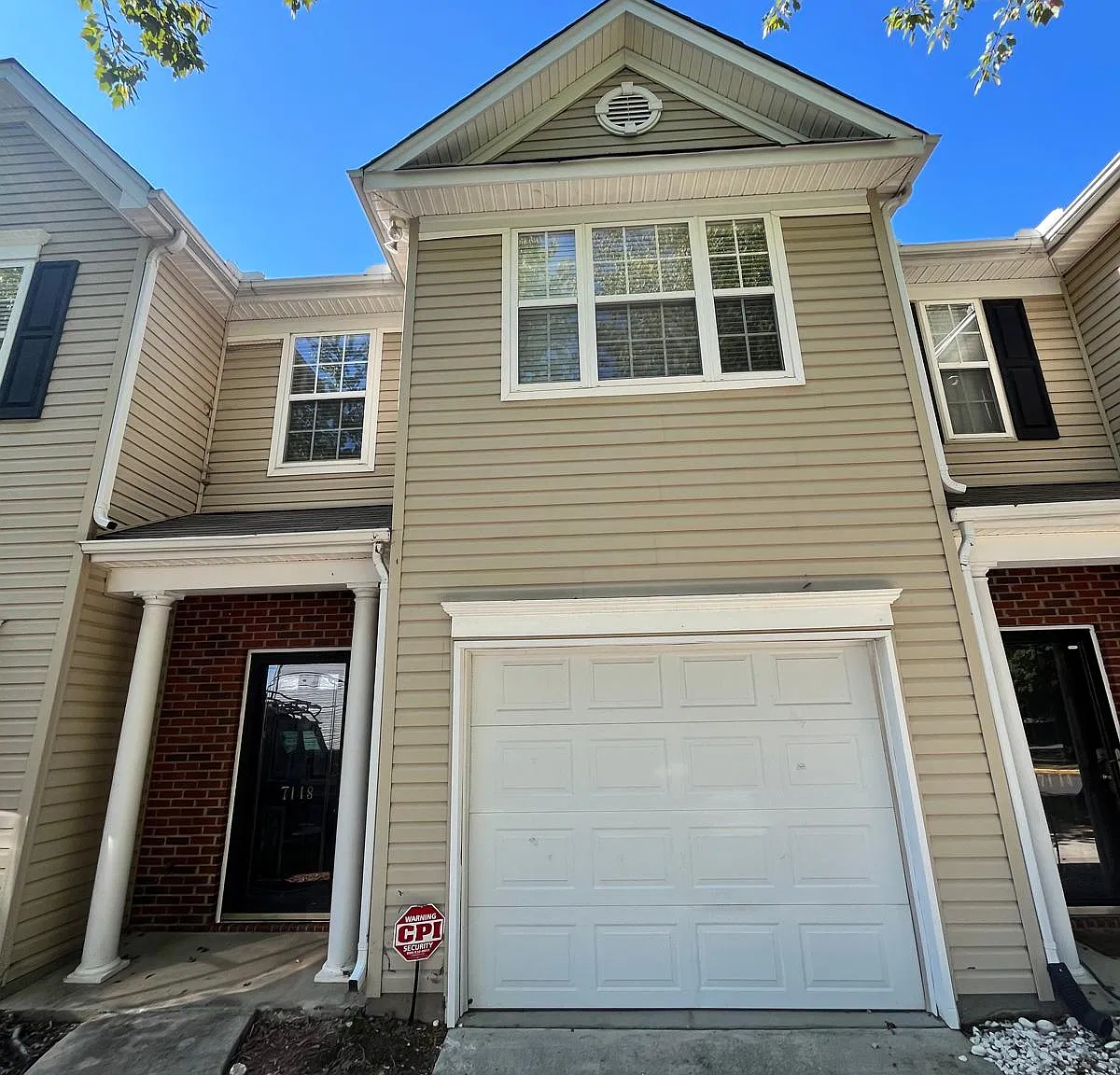 3 bed, 2.5 bath, 1560 sqft, $1,900 — Photo 1