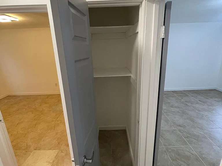 217 E Taylor St — Photo 16