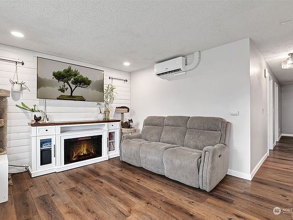 4th image of 15121 18th Avenue Ct E